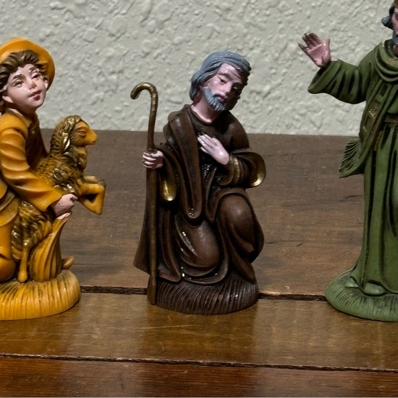 Vintage Antique Molded plastic made in Italy Nativity scene figures. Set of 3 - Picture 4 of 10
